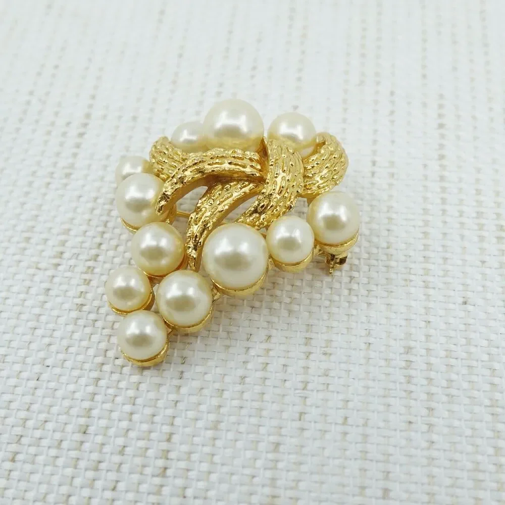 Trifari‎ Brooch Coral Tentacles Gold Tone Faux Pearl Under The Sea Signed